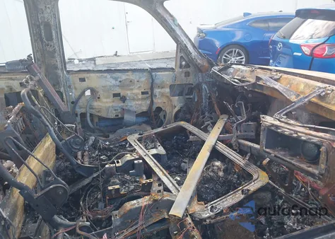 2005 Chevrolet Suburban 1500 Lt z USA, uszkodzony, nr VIN 1GNFK16Z05J184221